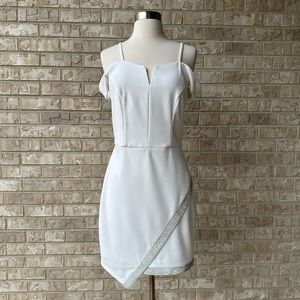 I.N. San Francisco Cocktail White Lined Dress With Rhinestone Size 7 🌸